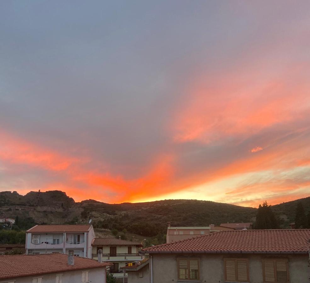 Pozzo Sella Aparthouse - Tramonto Sulla Miniera Iglesias Kültér fotó